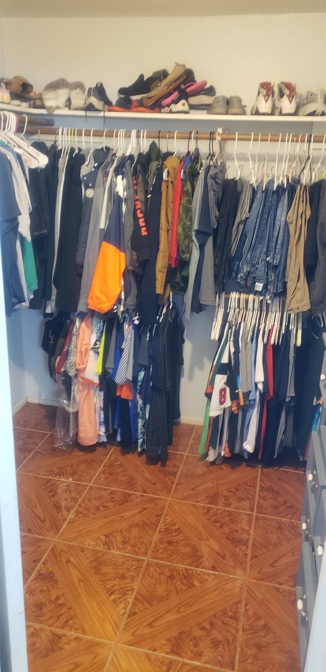 walk in closet featuring tile patterned flooring