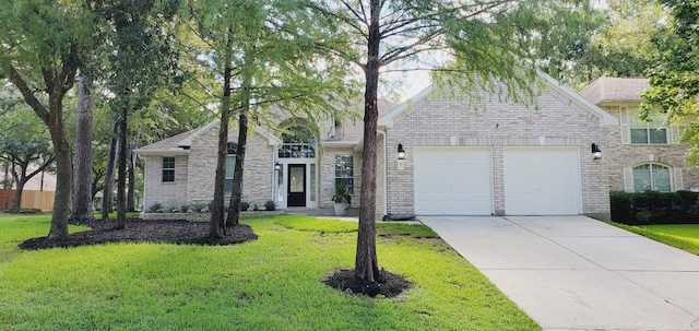 view of front facade featuring a front yard and a garage