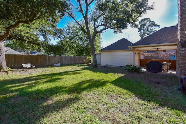 view of yard featuring ceiling fan