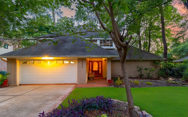 view of front facade featuring a yard and a garage