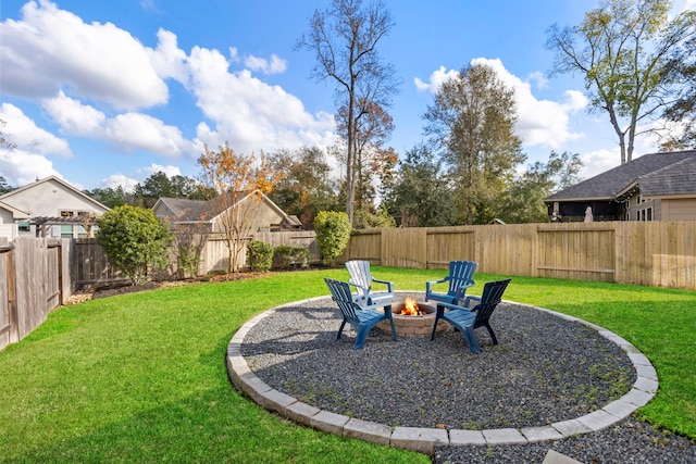 view of yard featuring a fire pit