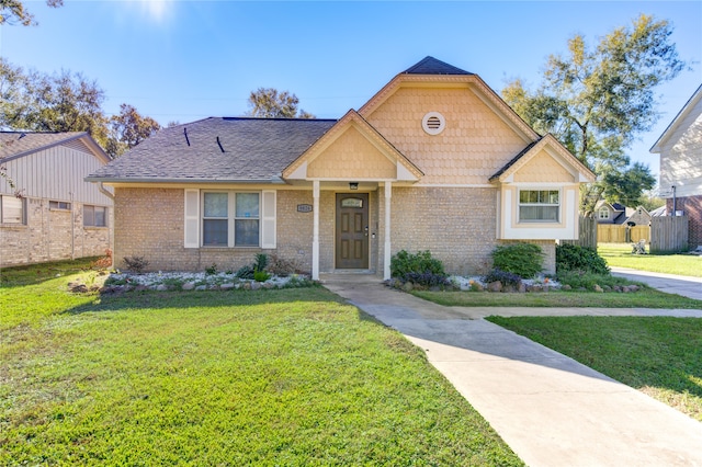 view of front of home featuring a front lawn