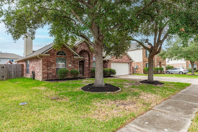 view of front of home featuring a front yard