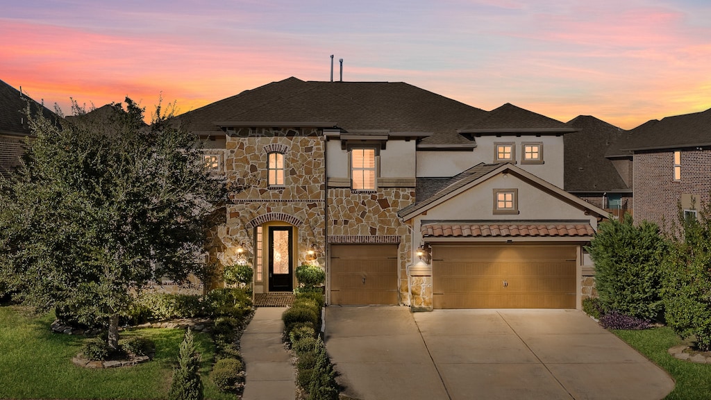 view of front of property featuring a garage