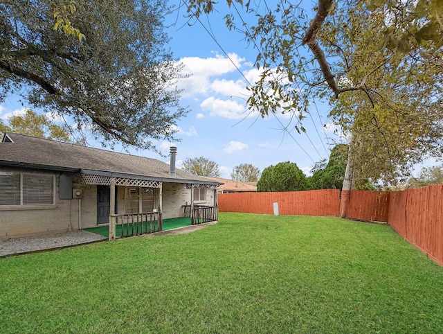 view of yard featuring a patio area