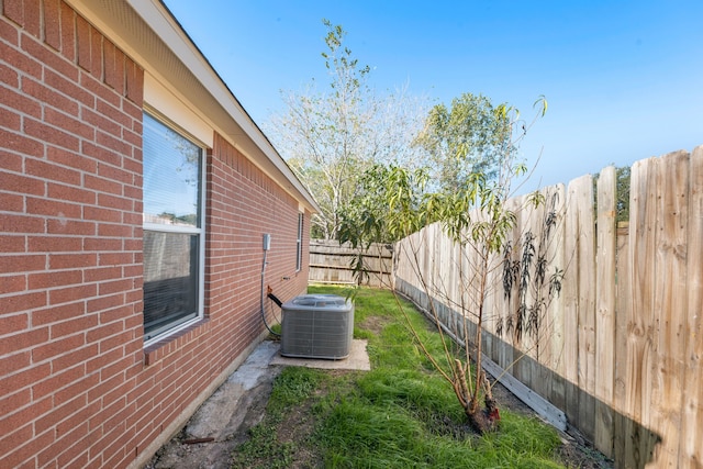 view of yard featuring central AC unit