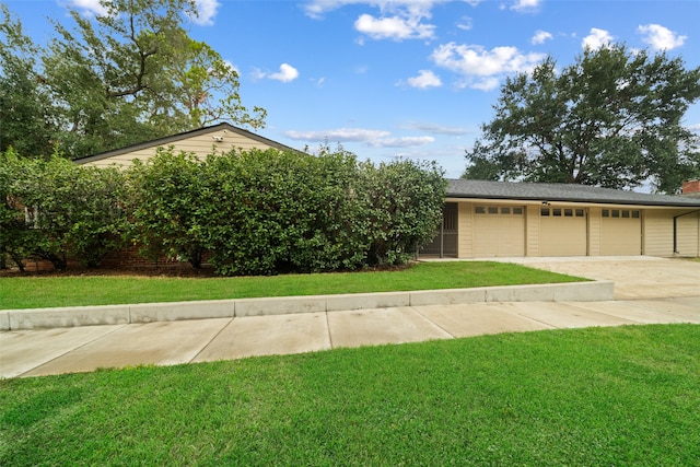 view of front facade with a garage and a front lawn