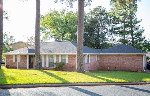 single story home featuring a front lawn