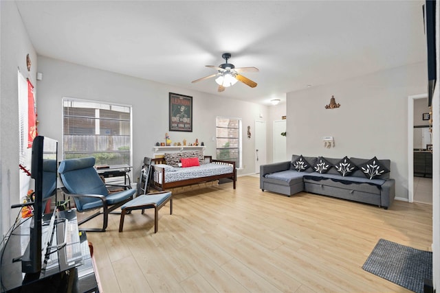 living room with light wood-type flooring and ceiling fan