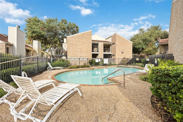 view of swimming pool