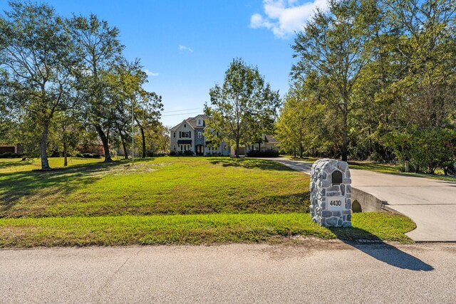 view of front of home with a front lawn