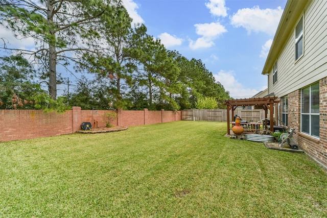 view of yard featuring a pergola