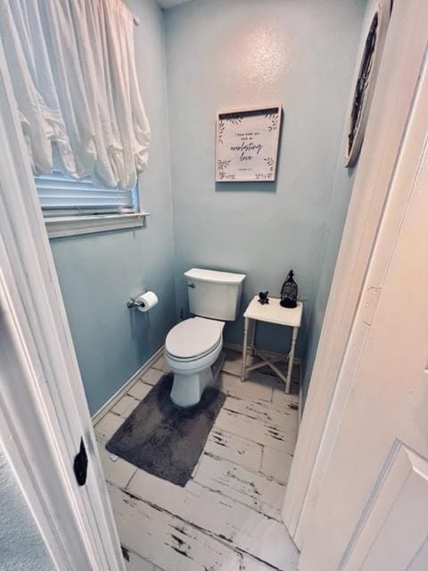 bathroom featuring toilet