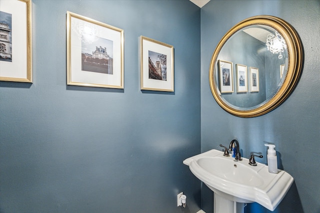 bathroom featuring sink