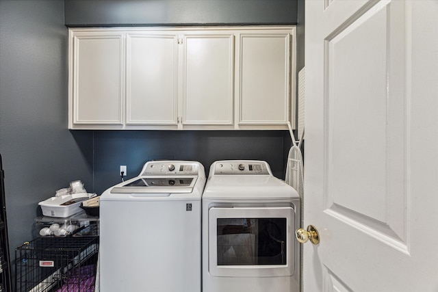 washroom featuring cabinets and washing machine and dryer