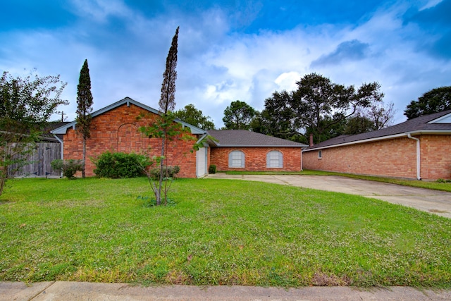 ranch-style house with a front yard