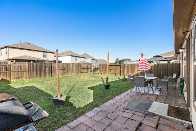 view of yard with a patio