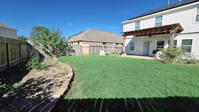 view of yard with a pergola and ceiling fan