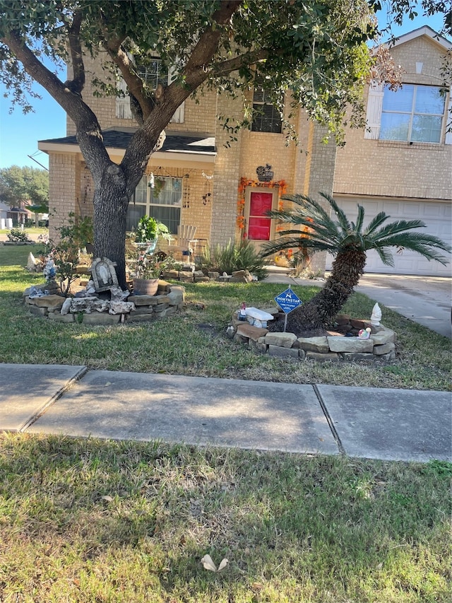 view of front of house featuring a garage and a front yard