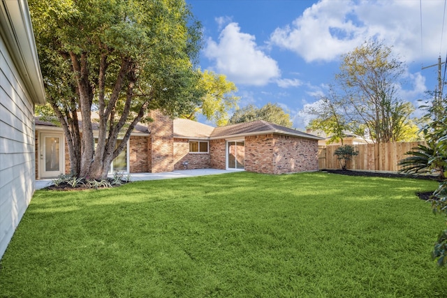 view of yard with a patio