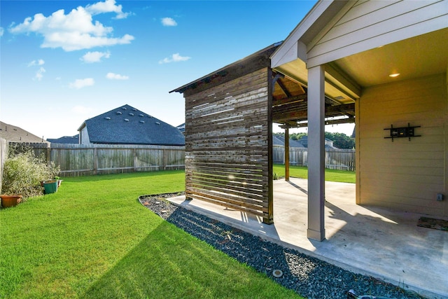 view of yard featuring a patio