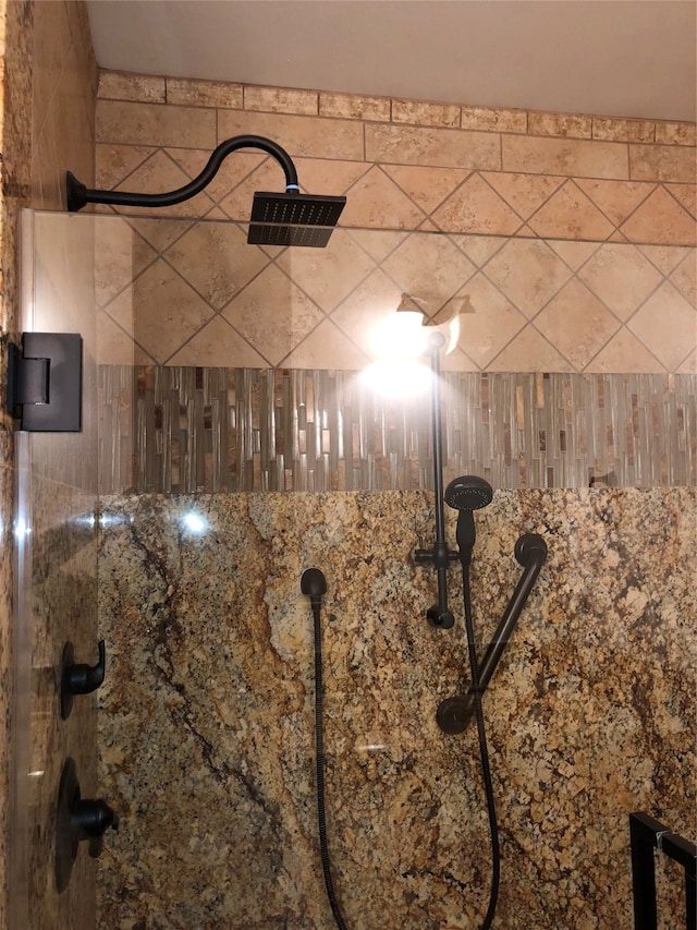 room details featuring a tile shower