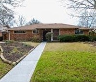 ranch-style house with a front yard