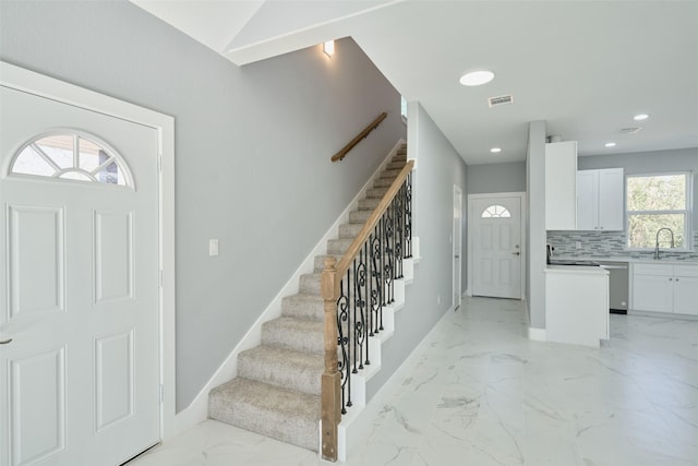 entryway featuring sink