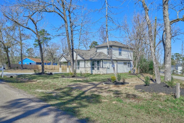 exterior space featuring a front yard