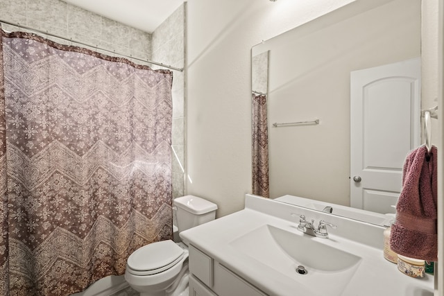 bathroom with a shower with shower curtain, vanity, and toilet