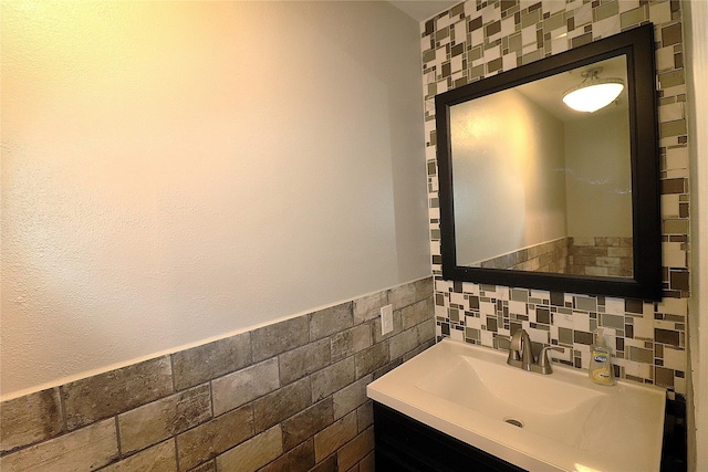 2304 Eagles Way, Pearland, TX 77581 - bathroom featuring tile walls and vanity
