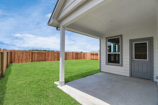 view of yard with a patio area