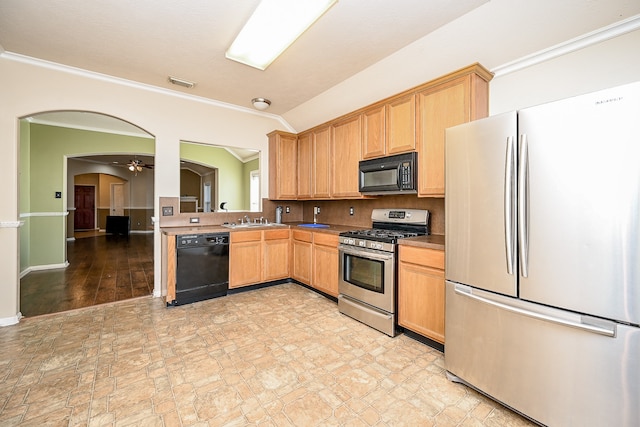 kitchen featuring black appliances, ceiling fan, sink, and crown molding