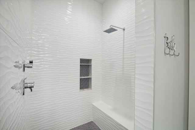 bathroom featuring tiled shower