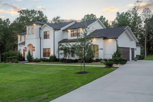 view of front of house featuring a yard and a garage