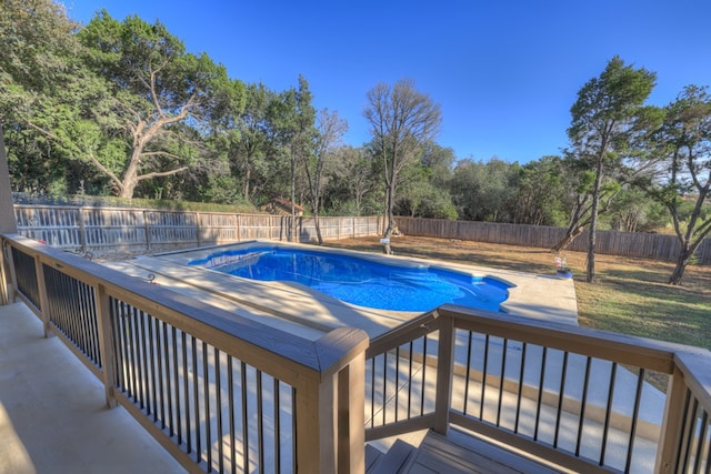 view of swimming pool