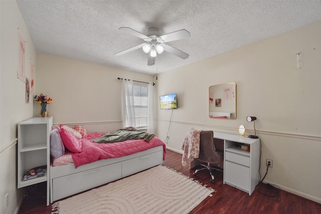 bedroom featuring ceiling fan, dark wood-type flooring, and a textured ceiling