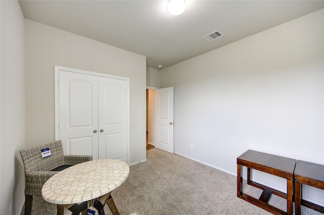 living area with carpet flooring