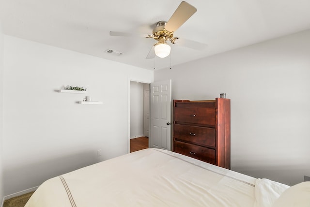 bedroom with ceiling fan