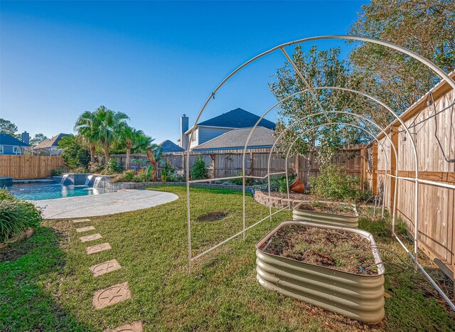 view of yard with a fenced in pool and pool water feature