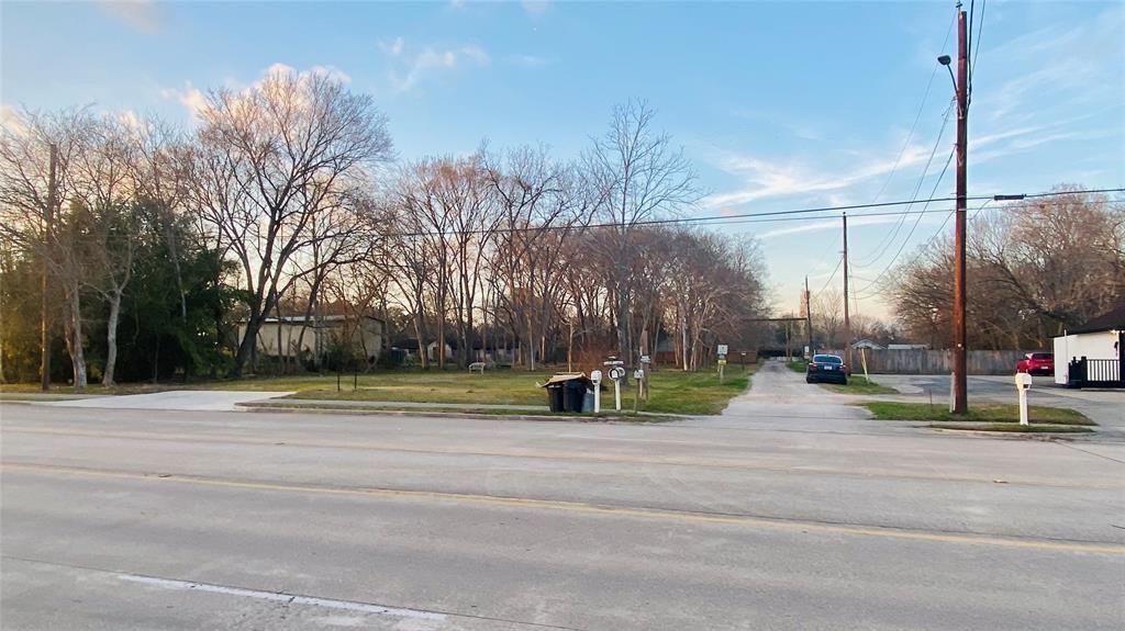 000 Massey Tompkins Rd, Baytown, TX 77521