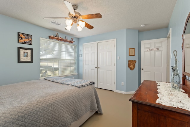 bedroom with carpet flooring, ceiling fan, a closet, and a textured ceiling