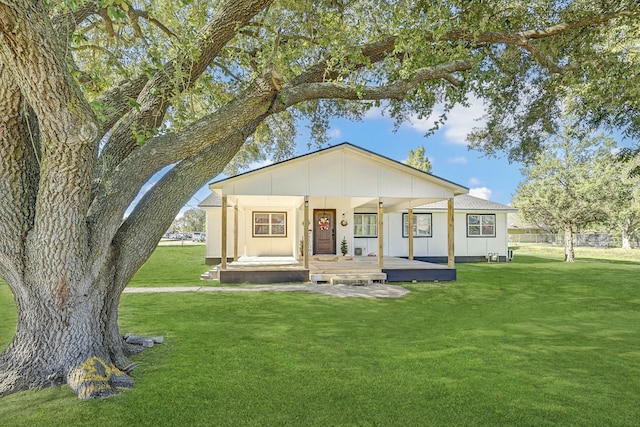 view of front of property with covered porch and a front lawn