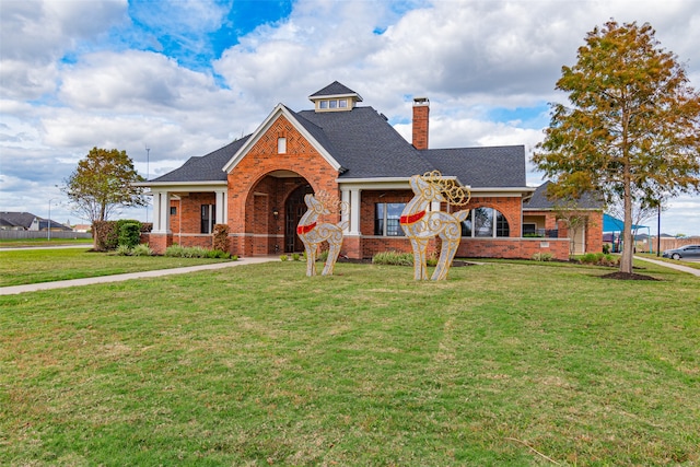 view of front facade featuring a front lawn