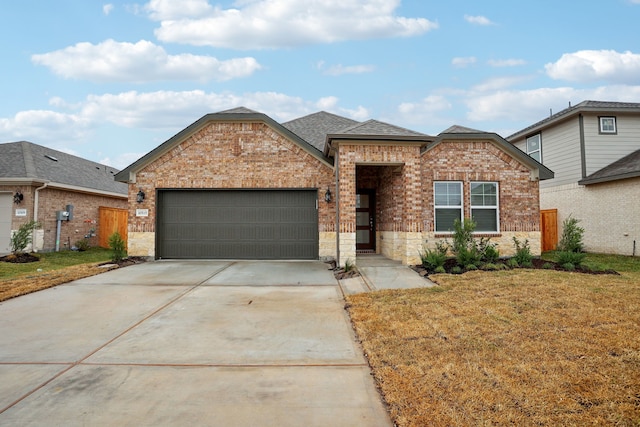 view of front of home featuring a garage and a front yard