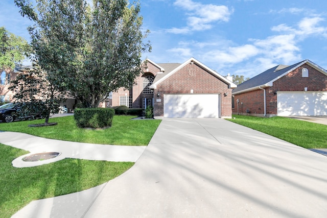 view of front of property featuring a front yard