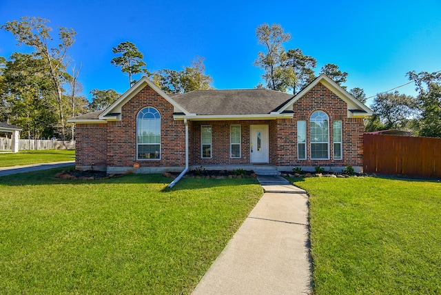 ranch-style home featuring a front lawn