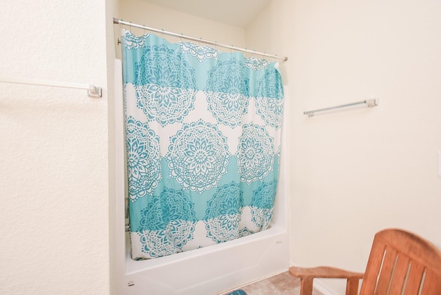 bathroom with shower / tub combo