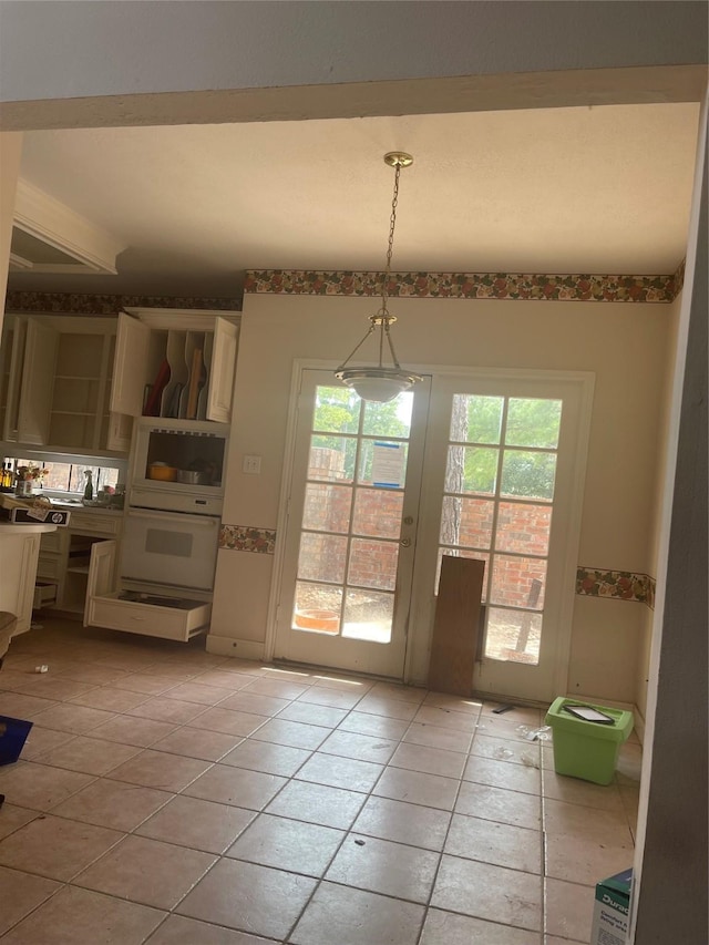 entryway featuring light tile patterned floors