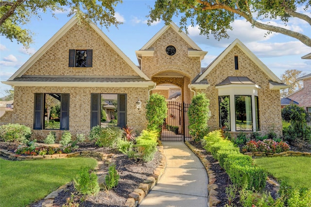 view of front of house with a front lawn